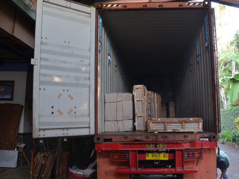 container-loading-1