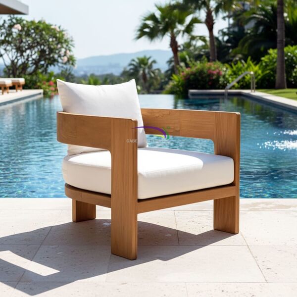 Arcura Lounge Chair